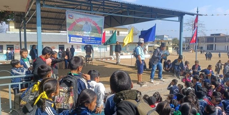 विद्यालय विद्यार्थीहरूलाई बिषादी सचेतना